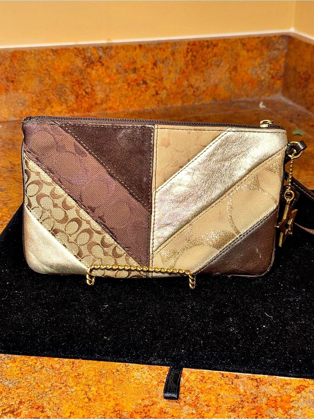 Y2K Coach Chevron Patchwork
Wristlet / Clutch Bag VINTAGE